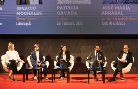 Patricia Cavada participó junto a José María Arrabal, secretario general del deporte en la Junta de Andalucía, entre otros ponentes. 