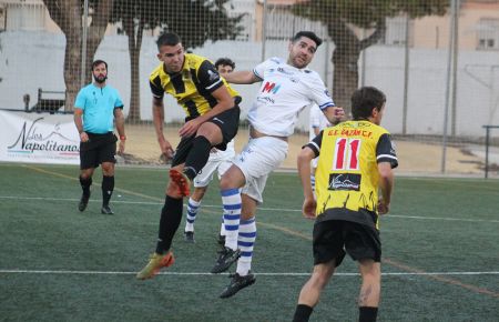 Guille Oliva fue expulsado, erróneamente, en el minuto 85.