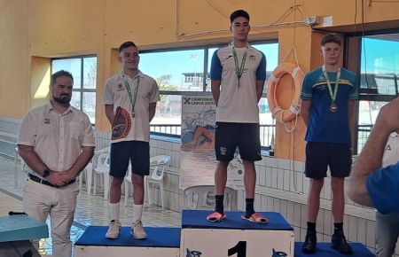 Yerai Amado, a la izquierda, en el podio del Campeonato de Andalucía. 