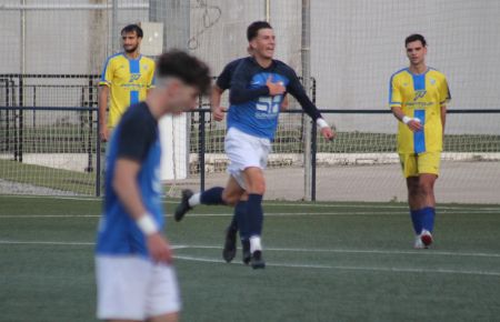 Yerai Dávila celebra su golazo, que valió los tres puntos. 