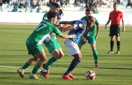 El Conil se lleva el trofeo Hermanos Gil al ganar al Sevilla FC juvenil y  empatar con el San Fernando CD 'B', Fútbol - La pretemporada • Deporte de  la Isla