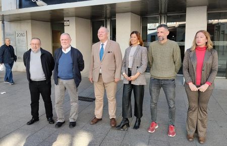 Pedro Montiel, Emilio Hurtado, Antonio Rojas, Isabel Blanco, Paquito Rodríguez y María Gómez, tras el acto celebrado en el Centro de Congresos.