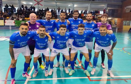 Los isleños Kike Rodríguez, Pablo Sucino (2º y 3º de pie por la izquierda), Joselito Macías y Jorge Tote (2º y 5º agachados) en una formación del Xerez Futsal en el Ruiz Mateos.