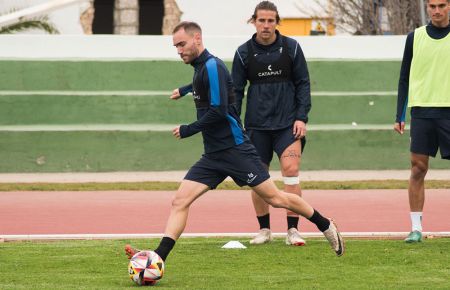 Cristian Herrera apunta a titular ante el Recreativo. 