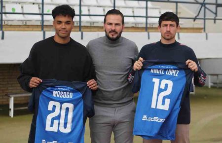 Álex Masogo y Ángel López junto al DD Miguel Chocarro. 