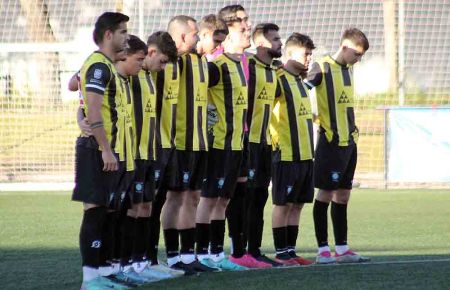 Los jugadores del GE Bazán guardaron un minuto de silencio. 