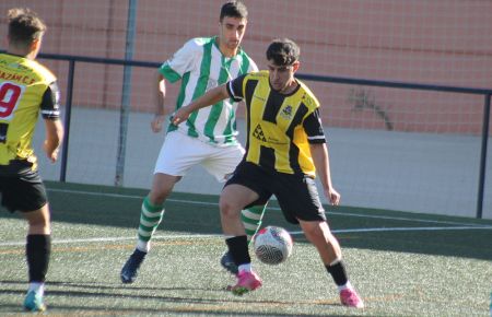 Bugui marcó un golazo que adelantó al GE Bazán en Jerez. 