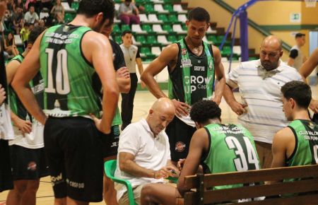 Ángel Carmona no ha sabido sacarle el jugo a su gran plantilla. 