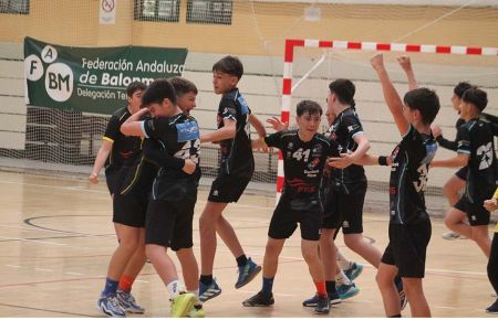El Algeciras celebra el pase a cuartos como campeón del grupo B. 