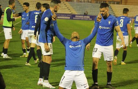 Biabiany celebra el gol del triunfo del San Fernando CD ante el Real Madrid Castilla en la pasada temporada. 