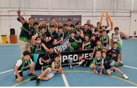El CB San Fernando celebra el triunfo en la final provincial. 