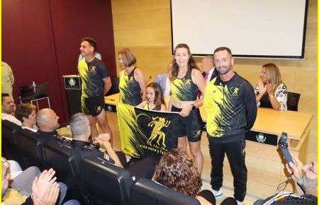 El club Vida sana y feliz presentó su nueva equipación en el Centro de Congresos. 