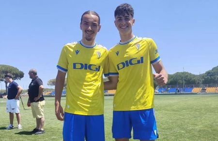 Marco Viciana y Manu Márquez, este domingo tras consumarse el ascenso del Balón. 