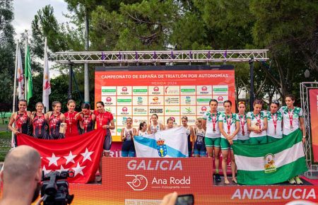 Irene Peinado es la primera a la derecha con la selección andaluza.