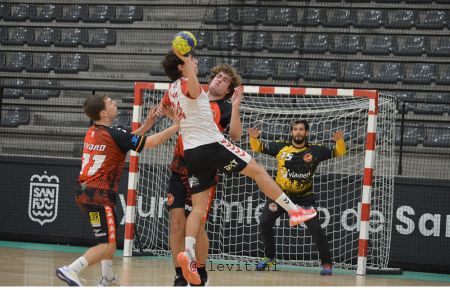 El BM San Fernando sigue invicto tras su empate en Córdoba y el domingo (13 h) recibirá al BM Aguilar