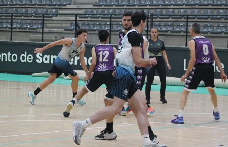 Pablo Romero (18 puntos) y Gonzalo Fernández (12 rebotes) rayaron a gran altura en el triunfo del Cimbis en Jerez.