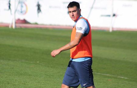 El extremo Álex Lozano, cedido por el Sporting de Gijón, ya está a disposición de Dani Mori y debutará en Águilas. 