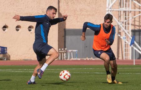 Álvaro Arnedo y David Carmona estarán en el once. 
