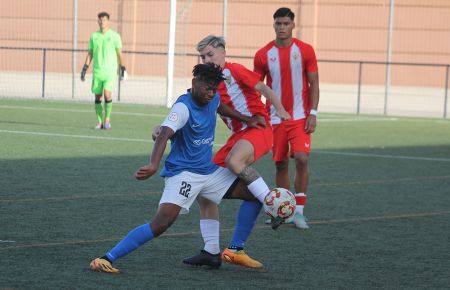 Vladimir Francis, del juvenil A del San Fernando CD, que este sábado recibirá al líder Real Betis a las 12 horas en el campo de Sacramento