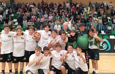 El CB San Fernando mini que dirige todo un mito como Alfonso Quirós dio la campanada y eliminó al UB Jerez en semifinales, donde tenía el factor cancha en contra. 