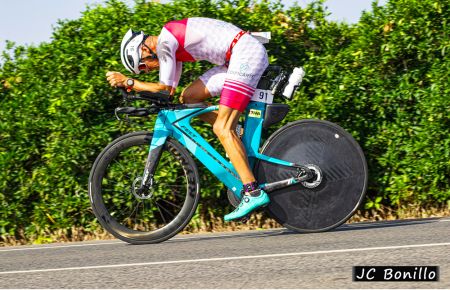 Alejandro Castañeda, durante la prueba de 80 kilómetros en bicicleta.