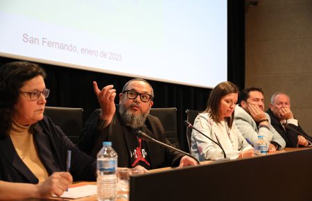 Julio Cordero, junto a María del Mar Foncubierta, la alcaldesa Patricia Cavada, Jaime Armario y Antonio Rojas, en un acto en el Centro de Congresos.