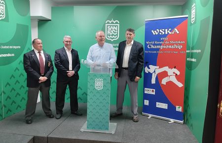 Antonio Rojas y los representantes de ASKT, Javier Artero, Antonio Durán y Agustín Núñez presentaron el Nacional de karate do Shotokan