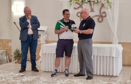 Curro Ghersi, presidente del club Isla de León, fue distinguido por su labor durante 27 años en la Federación Andaluza de Tiro Olímpico. 