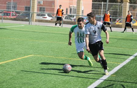 Jota y Hugo Urbina, en el Pastora 1966-San Fernando Atlético de la temporada pasada. Ahora son compañeros. 