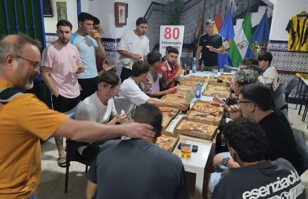 Los jugadores del GE Bazán fueron invitados anoche por el presidente del grupo empresa, Antonio Rivero. 