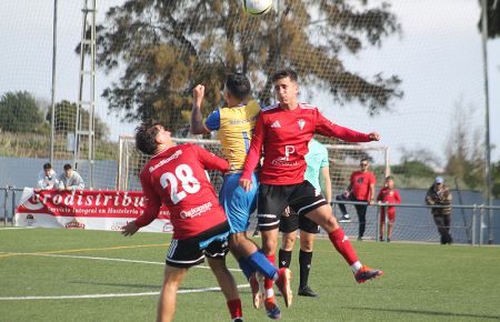 Dieguito marcó dos golazos y el juvenil Carlos Muñoz fue titular. 