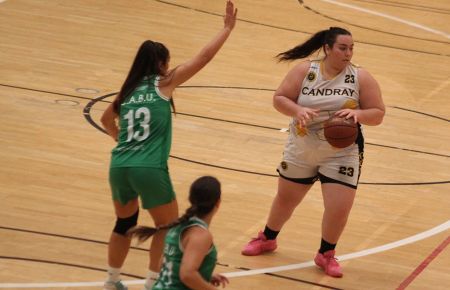 Marina Pacheco acabó con 14 puntos y 13 rebotes.