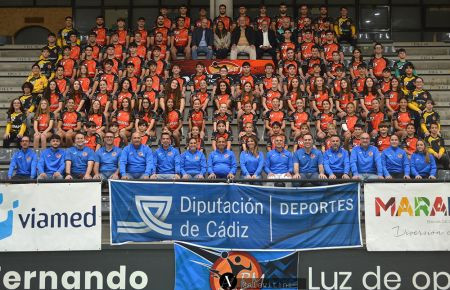 La foto de familia de jugadores, entrenadores, directivos y autoridades. 