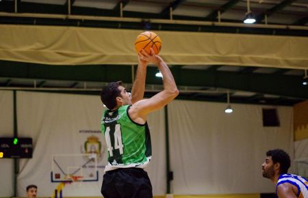 Juan Rodríguez-Guerra fue el máximo anotador en Coria. 