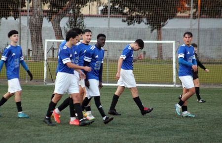 El CDSF 1940 juvenil celebra uno de los goles del sábado. 