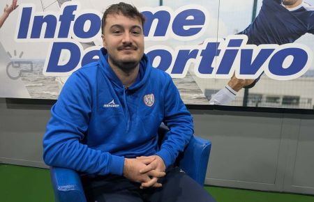 Adrián Fernández, entrenador del CH San Fernando senior femenino, estuvo el lunes en el programa 'Informe Deportivo' de Islatel.