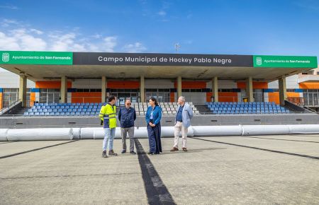 La alcaldesa Patricia Cavada y el concejal de Deportes Antonio Rojas visitaron las obras, junto al presidente del CH San Fernando, Jesús Hidalgo.