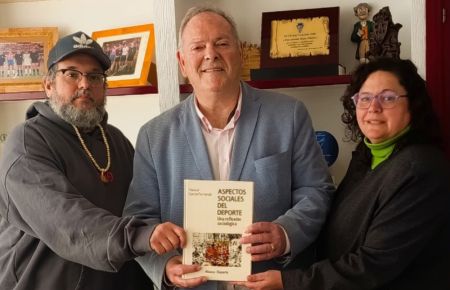 Julio Cordero y María del Mar Foncubierta, del GE Bazán, y Antonio Rojas. 