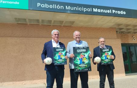Jorge Fernández de Navarrete, Antonio Rojas y Pedro Montiel presentaron el CADEBA infantil masculino en el exterior del pabellón Manuel Prado.