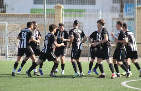 El San Fernando Atlético clausura la temporada con un gran triunfo en Conil, donde jugaron hasta cinco juveniles (1-3)