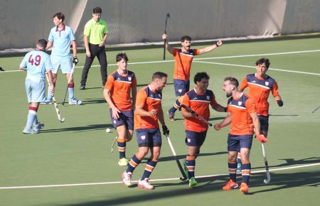 El CH San Fernando celebra el 3-1, obra de Álvaro Romero.