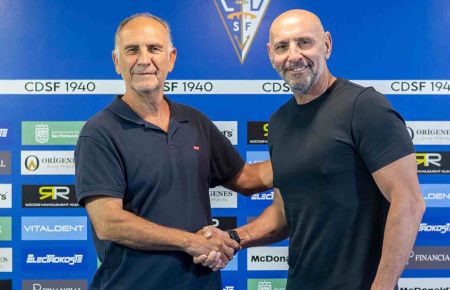 Juan José Ramírez y Monchi sellaron el acuerdo de colaboración. 
