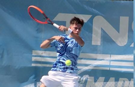 El granadino Pablo Pérez Navarro busca repetir el éxito del año pasado en el torneo que se está celebrando en el club La Salina. 