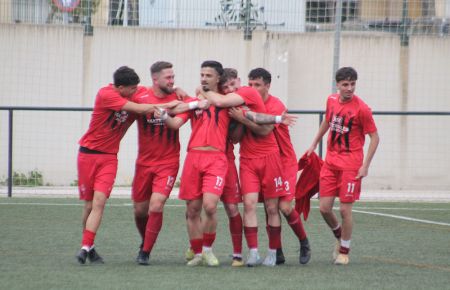El Chiclana Industrial celebra un gol al GE Bazán en la pasada temporada en el campo de Sacramento.
