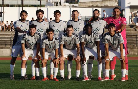 El once inicial del CD San Fernando en Sanlúcar. 