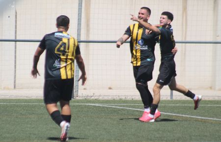 Miguel de Alba y Samu Rivera, en el festejo del 4-2 del GE Bazán. 