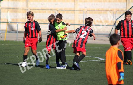 Galería con 32 fotos de cinco partidos de fútbol base en el fin de semana