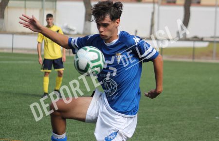 Galería con 40 fotos de tres partidos de la jornada de fútbol base