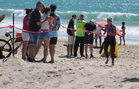 Galería con 84 fotos del I Triatlón de San Fernando