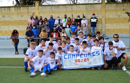 Galería con 40 fotos de cuatro partidos de la jornada de fútbol base
